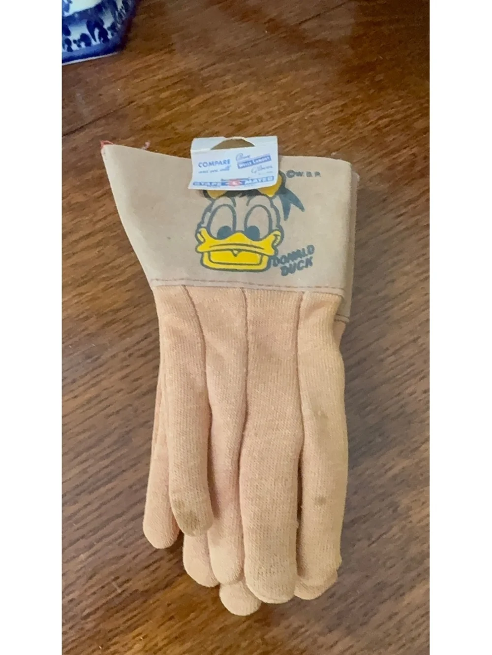 Vintage Disneyland Donald Duck Gloves by Wells Lamont